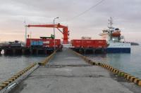 Kapal Tol Laut Papua Distribusikan Bantuan untuk Masyarakat Gresi Selatan
