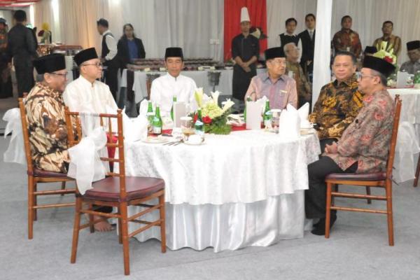 Ketua MPR Buka Puasa Bersama Presiden dan Wapres