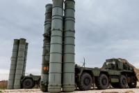 Peluncur untuk rudal anti-pesawat S-400  (Foto: Kementerian Pertahanan Federasi Rusia)