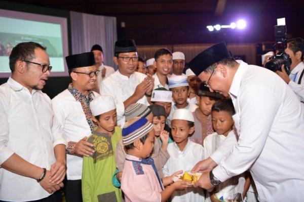 Gelar Buka Bersama, Mendes Eko Berbagi Kebahagiaan dengan Anak Yatim