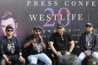Antrian Panjang Penonton di Konser Westlife Borobudur