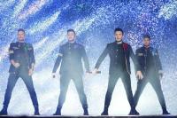 Westlife Merubah Suasana Malam Borobudur dengan Manis