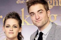 Eks Batman Ajari Pattinson Cara Kencing dalam Kostum