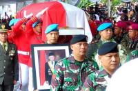 Putra Almarhum BJ Habibie Kuat dan Ikhlas Saat Turunkan Jenazah Sang Ayah