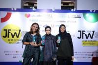 Hyjab on Fire Kolaborasi CLEAR dan IKYK di Jakarta Fashion Week 2020 