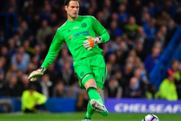 AC Milan Pinjam Asmir Begovic