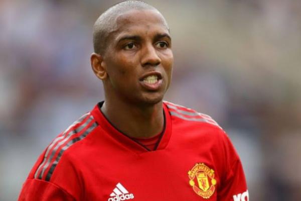 Setan Merah Lepas Ashley Young Seharga Rp22 Miliar
