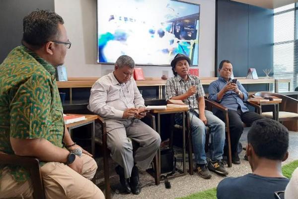 Kriminalisasi Jaksa Chuck Dikisahkan dalam Novel `Titik Dalam Kurung`