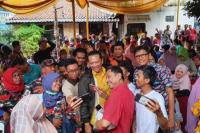 Bamsoet Salurkan Bantuan Korban Banjir Cililitan