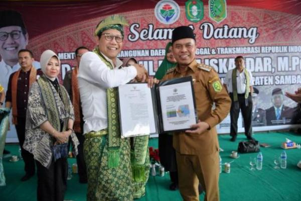 Mendes Abdul Dapat Anugerah Bintang Kekerabatan Kesultanan Sambas