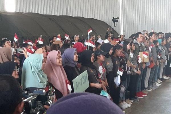 Air Mata  Pecah Saat WNI Asal Wuhan Tinggalkan Natuna