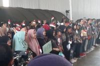 Air Mata  Pecah Saat WNI Asal Wuhan Tinggalkan Natuna