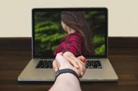 Tips Menjaga Hubungan Jarak Jauh