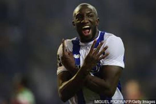 Diejek "Monyet", Striker Porto Balas Suporter: "Dasar Idiot!"