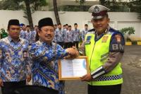 Spontanitas Gendong Warga yang Sakit, Bripka Sigit Dapat Penghargaan