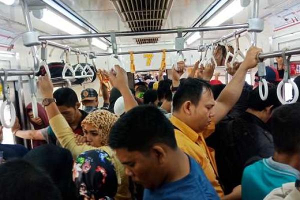 Lawan Corona, Transportasi Publik di Ibukota Dibatasi