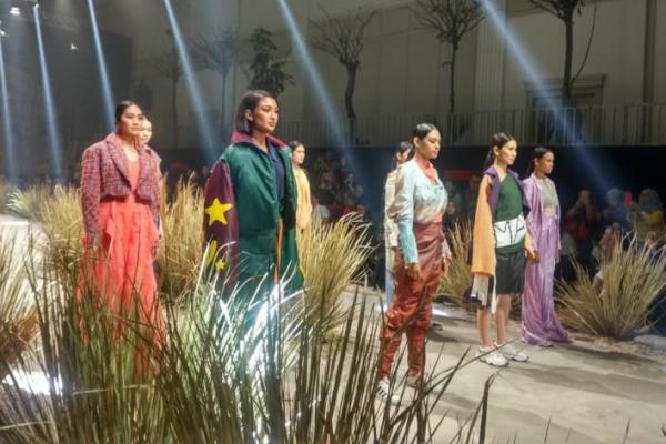 Hari Kedua Fashion Rhapsody Kembali Hadirkan Busana Manjakan Pecinta Fesyen
