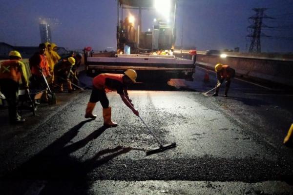   Lanjutkan Perataan Tol Layang Japek II,  Jasa Marga Minta Pengguna Jalan Hati-hati