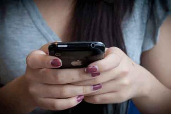  Musim Flu, Yuk Bersihkan Ponsel dari Bakteri