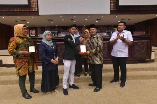 HNW Meminta Pelajar untuk Meneladani Sisi Keterpelajaran