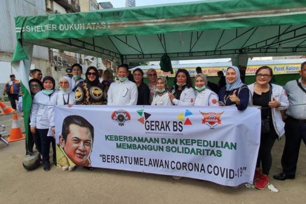 Bamsoet dan GERAK BS Bagikan Masker ke Ojek Online