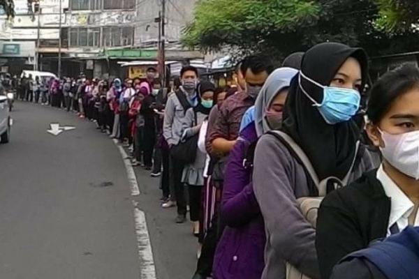 Mulai 12 April, Pelanggan Transjakarta Wajib Gunakan Masker