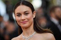 Terinfeksi Corona, Gadis Bond Olga  Kurylenko Rajin Konsumsi Bawang