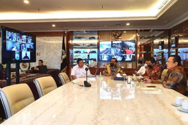 Bamsoet: "Saat Sulit Seperti Ini Jangan Lupakan Ojek Online"