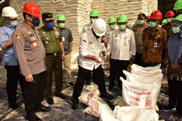 Kunjungi Pabrik Gula, Mentan Pastikan Ketersediaan Gula