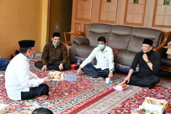 Melayat Ibu Mertua Ketua KPK, Bamsoet Ingatkan Bahwa Usia Ada Batasnya