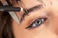 Ingin Sulam Alis? Simak Dulu Efek Sampingnya