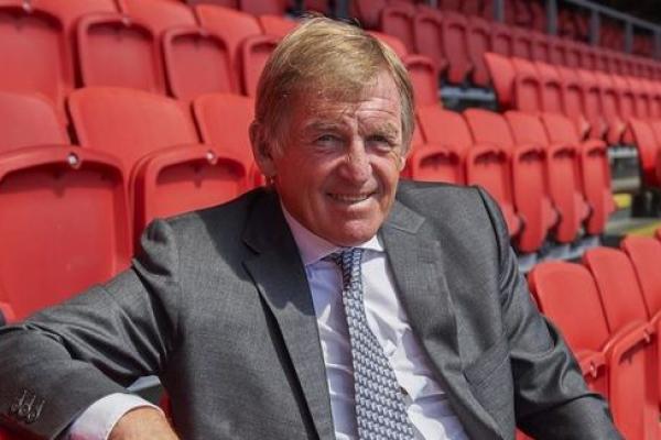 Mantan Manajer Liverpool Menjalani Isolani Mandiri 