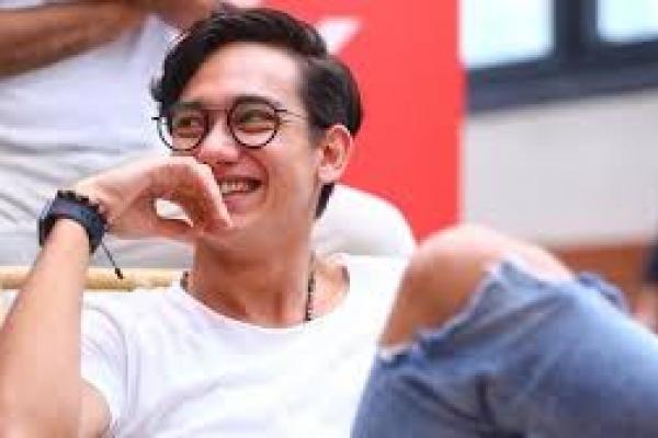 Zodiak Ini Mempengaruhi Gaya Pacaran Artis Adipati Dolken