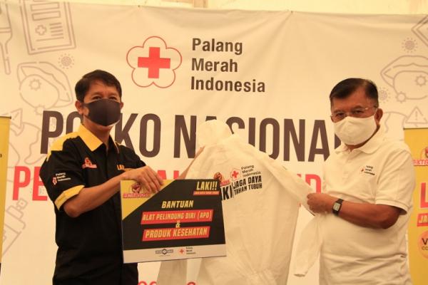 Peduli Tenaga Medis, Bintang Toedjoe Sumbang 2000 APD Melalui PMI