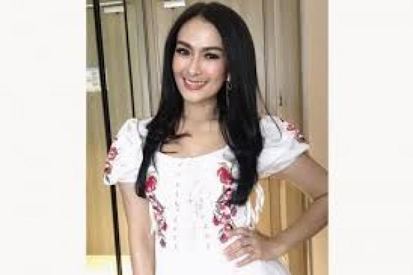 Iis Dahlia Mulai Bingung Bayar Tagihan Rumah Mewahnya