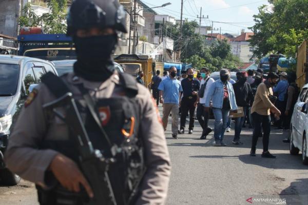 Densus 88 Tangkap Terduga Teroris di Surabaya