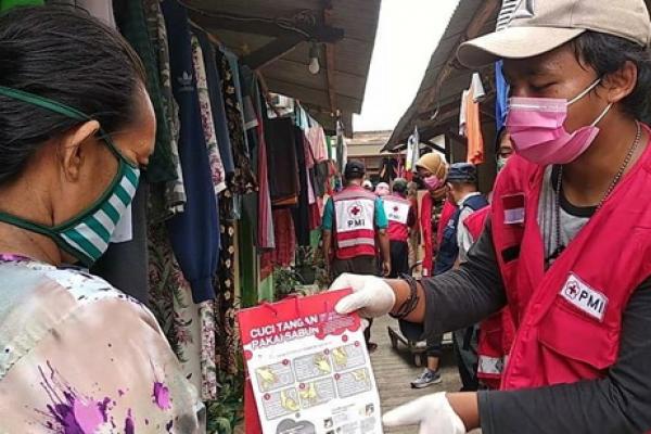 Unilever dan PMI Distribusikan Paket Sejutaan Lebih 