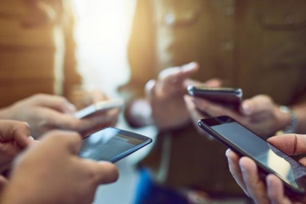 Dihantam Corona, Pasar Smartphone Dunia Berantakan