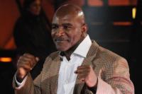 Lebih Tua Empat Tahun, Holyfield  Sesumbar Mampu Hadapi Tyson