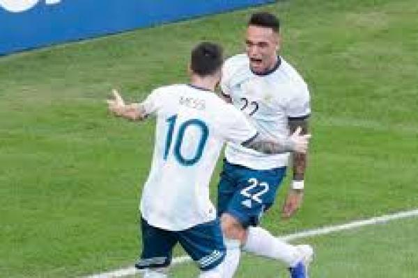 Usaha Messi Bujuk Martinez ke Barca
