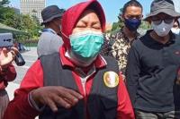 Risma Emosi Mobil Laboratorium  Covid-19 Dipindah ke Luar Surabaya