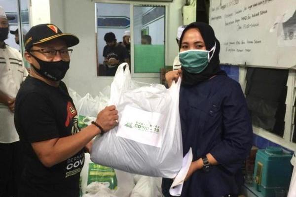 Salurkan Bantuan Hasil Konser Virtual, Bamsoet: Gotong Royong Tumpuan Bangsa Hadapi Corona