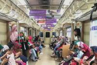Hari Pertama Masuk Kantor, Penumpang KRL Membludak