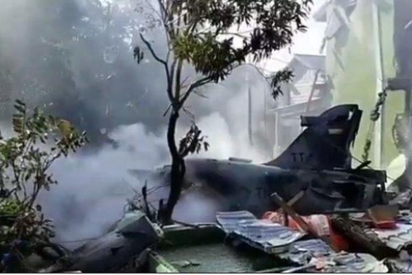 Pesawat Tempur AU Jatuh, Pilot Selamat