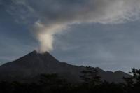 Minggu Pagi, Merapi Meletus Dua Kali 