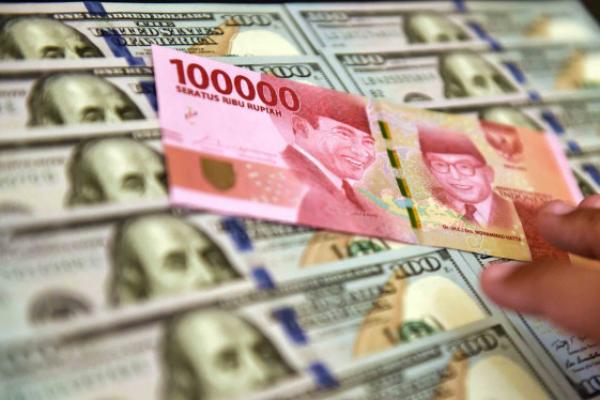  Kasus Corona Terus Bertambah, Rupiah pun Goyah