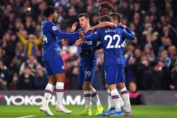 Chelsea Tundukan Aston Villa 2-1