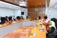 Pendidikan Paling Dasar Dalam Keluarga Berasal Dari Seorang Ibu