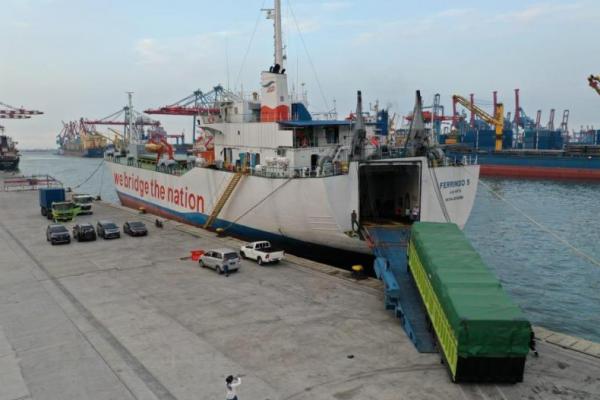 KMP Ferrindo 5 Layani Jakarta-Surabaya