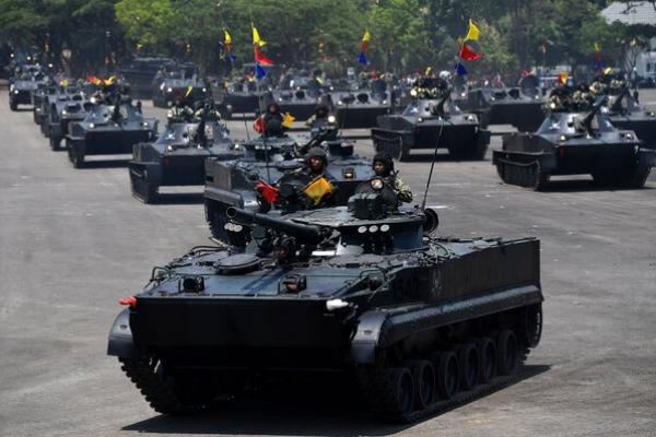  Jokowi Minta Prabowo Belanja Alutsista di Dalam Negeri 